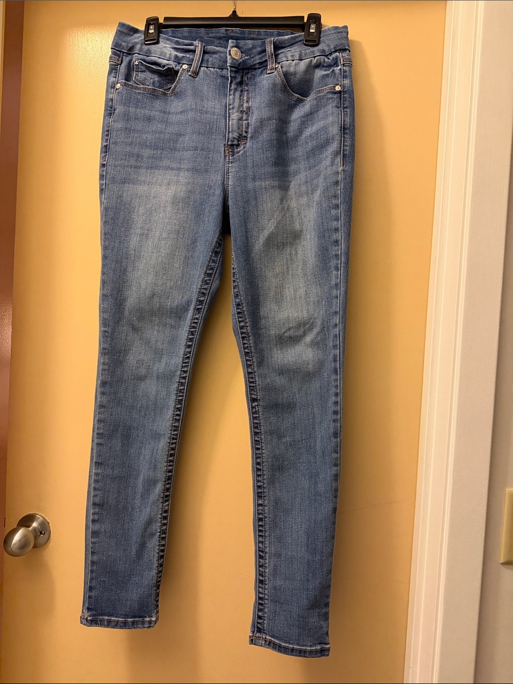 Seven7 Women's Mid Wash Classic Skinny Jeans